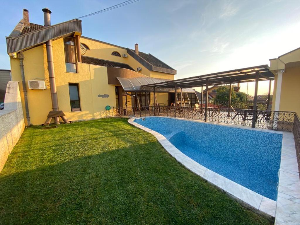 Pensiunea Imperial Târgu-Mureş Exterior foto
